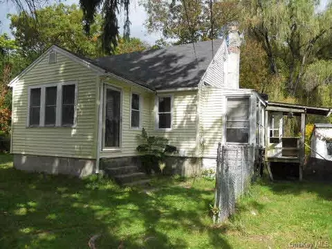169 Dorsey Ln, Poughkeepsie, NY 12601 photo 1