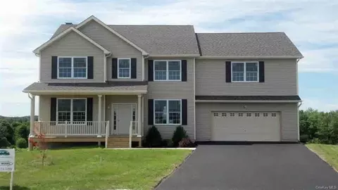 44 Thames Rd, Poughkeepsie, NY 12603 photo 1