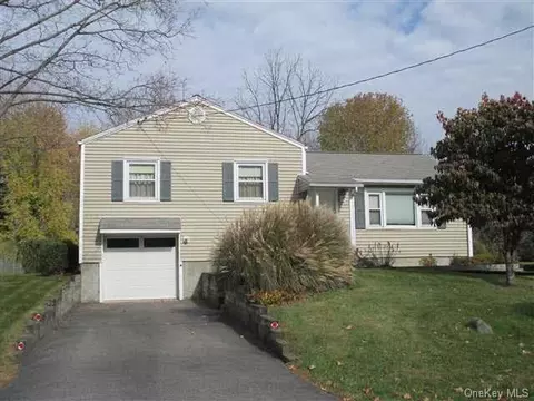 6 Hampton Rd, Poughkeepsie, NY 12603 photo 1