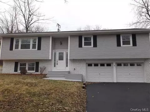 6 Split Tree Dr, Wappinger, NY 12590 photo 1