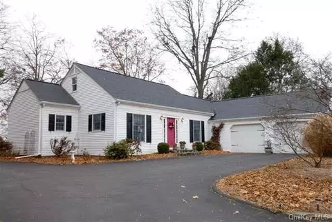 319 Sunset Hill Rd E, Fishkill, NY 12524 photo 1