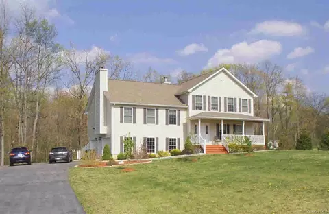 19 Frieda Ln, La Grange, NY 12603 photo 1