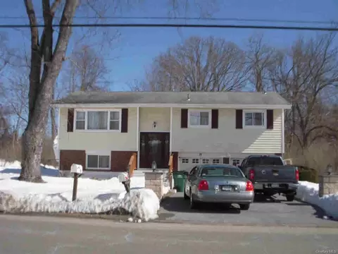 21 Riverview Dr, Fishkill, NY 12524 photo 1