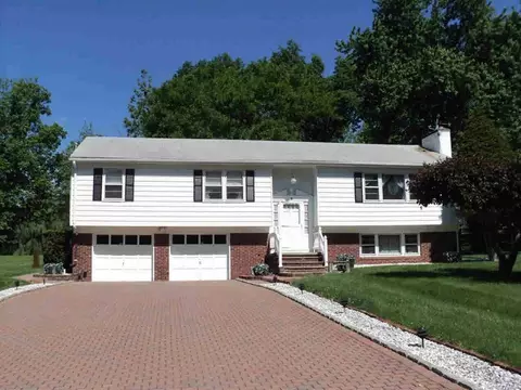 6 Casperkill Dr, Poughkeepsie, NY 12603 photo 1