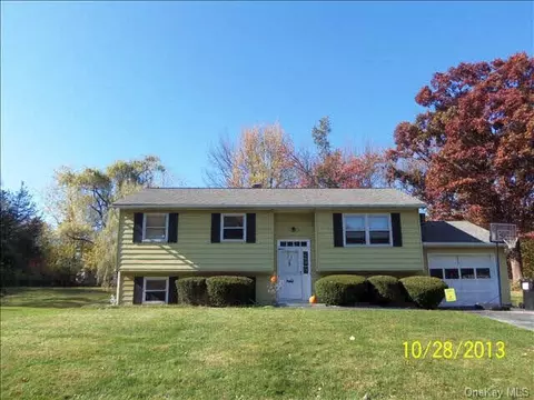 182 Riverview Dr, Fishkill, NY 12524 photo 1