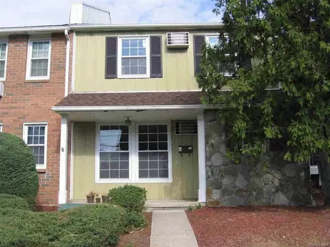 274 Hooker Ave #D5, Poughkeepsie, NY 12603 photo 1