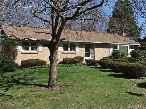 35 Skyview Dr, Poughkeepsie, NY 12603 photo 1