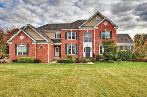 83 Sunflower Cir, Wappingers Falls, NY 12590 photo 1