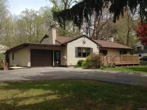 5 Hook Rd, Poughkeepsie, NY 12601 photo 1