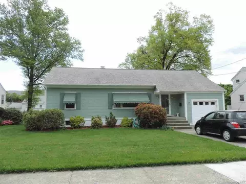 57 Willow St, Beacon, NY 12508 photo 1