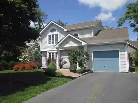 16 Iris Cir, Beacon, NY 12508 photo 1