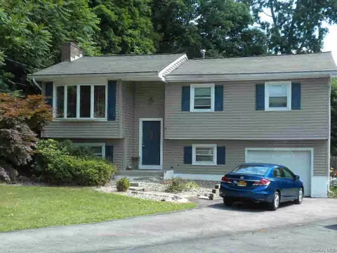 6 Irwin Ct, Poughkeepsie, NY 12603 photo 1