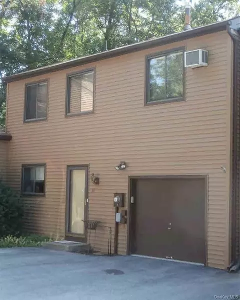 34 Beech Ct #34, Fishkill, NY 12524 photo 1