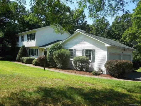 51 David Dr, Poughkeepsie, NY 12601 photo 1