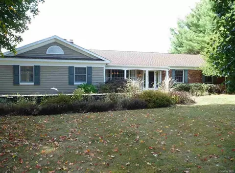 3 Kelley Cir, Poughkeepsie, NY 12601 photo 1