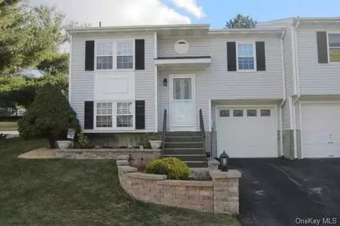 16 Hawthorne Ct #16, Fishkill, NY 12524 photo 1