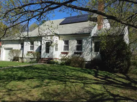 5 Bancroft Rd, Poughkeepsie, NY 12601 photo 1