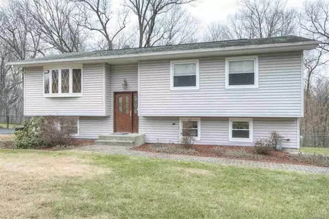27 Raker Rd, Poughkeepsie, NY 12603 photo 1