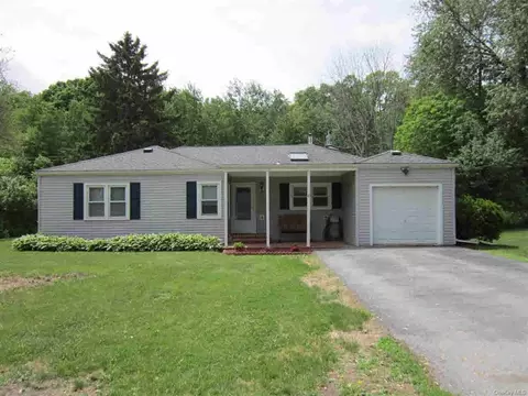 8 Exeter Rd, La Grange, NY 12603 photo 1