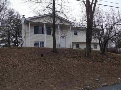 14 Wayne Dr, Poughkeepsie, NY 12601 photo 1