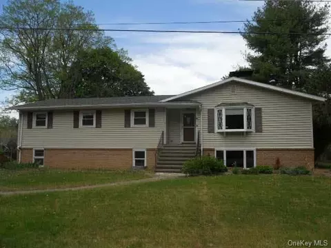 4 Chestnut St, Red Hook, NY 12571 photo 1
