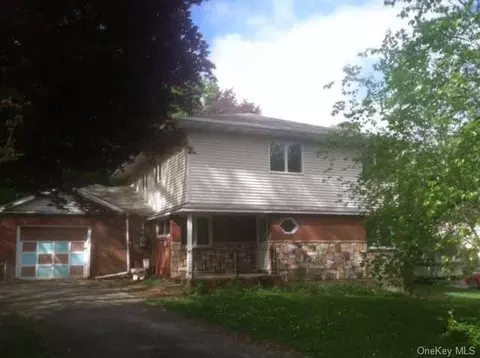 33 Eileen Blvd, Poughkeepsie, NY 12603 photo 1