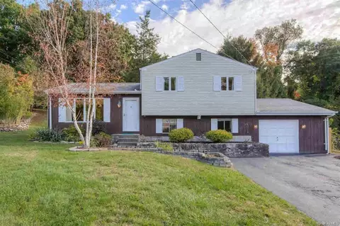 55 Cumberland Rd, Fishkill, NY 12524 photo 1
