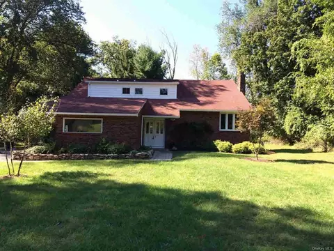 23 Wayne Dr, Poughkeepsie, NY 12601 photo 1