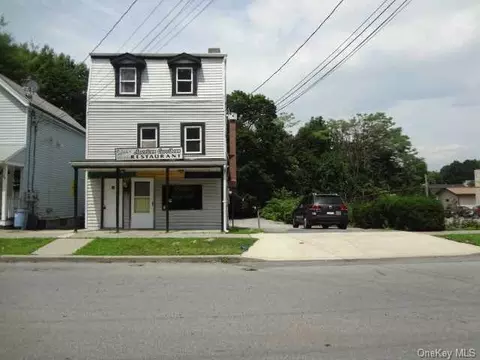 28 Pershing Ave, Poughkeepsie, NY 12601 photo 1
