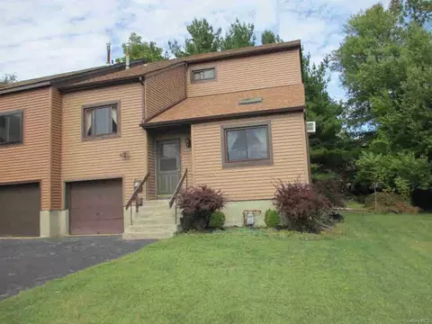 34 Walnut Ct #34, Fishkill, NY 12524 photo 1