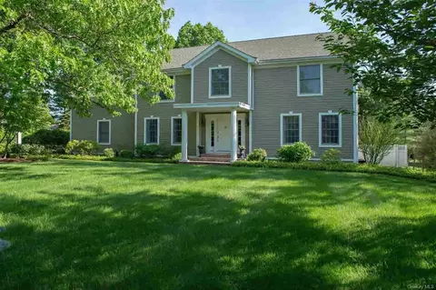18 Cedar Pond Ln, Poughkeepsie, NY 12603 photo 1