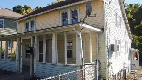 123 Main St, Beacon, NY 12508 photo 1