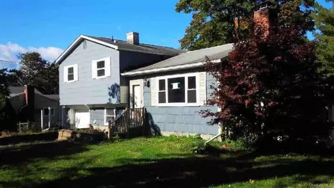 90 Longview Dr, Fishkill, NY 12524 photo 1