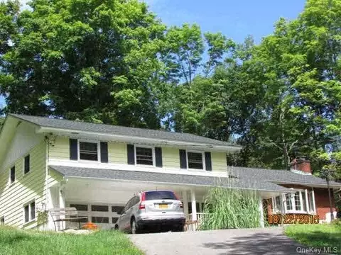 9 Eldorado Dr, Poughkeepsie, NY 12603 photo 1