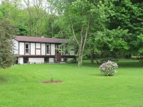 121 Mill Rd, Red Hook, NY 12571 photo 1