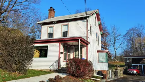 8 Bartlett St, Poughkeepsie, NY 12601 photo 1
