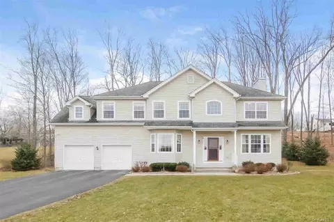 9 Knoll Ct, Fishkill, NY 12524 photo 1