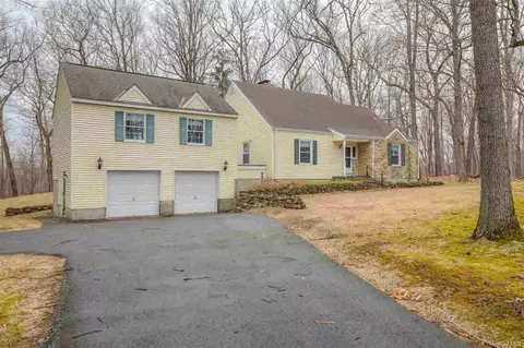 77 Ridgeview Rd, Poughkeepsie, NY 12603 photo 1