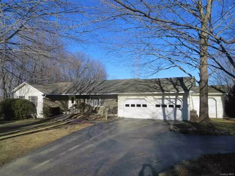 125 David Dr, Poughkeepsie, NY 12601 photo 1