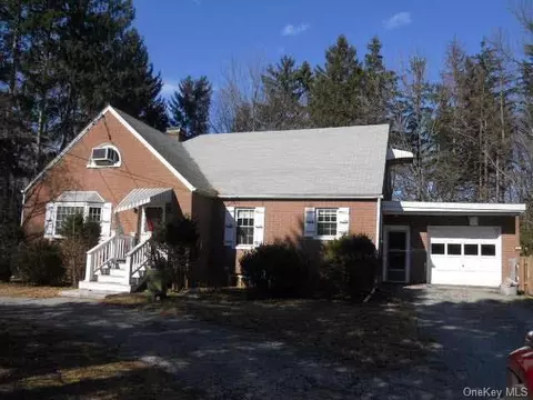 37 Maple Ave, Fishkill, NY 12524 photo 1