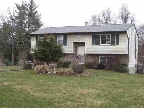 2 Vincent Rd, Poughkeepsie, NY 12603 photo 1