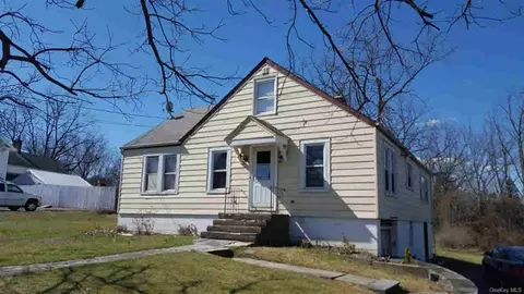 101 Overocker Rd, Poughkeepsie, NY 12603 photo 1