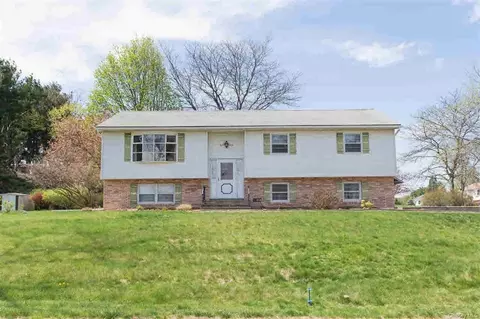 67 Derick Dr, Fishkill, NY 12524 photo 1