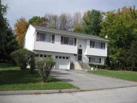 5 Amato Dr, Poughkeepsie, NY 12601 photo 1