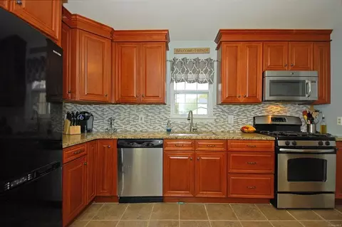 4 Hawk Ln, Poughkeepsie, NY 12601 photo 1