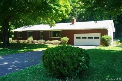 33 Apple Ring Rd, Red Hook, NY 12571 photo 1