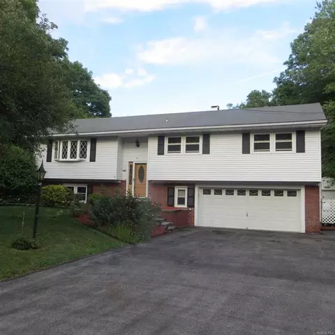 27 Split Tree Dr, Wappinger, NY 12590 photo 1