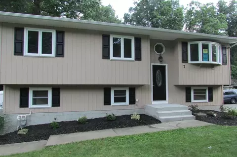 7 Raker Rd, Poughkeepsie, NY 12603 photo 1