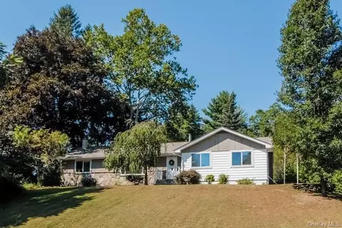 107 Mountainview Rd, Fishkill, NY 12524 photo 1