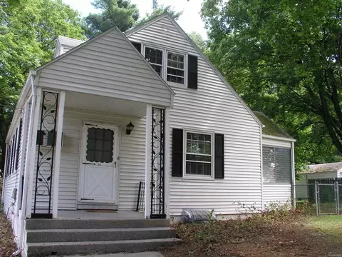 40 Kinderhook Dr, Poughkeepsie, NY 12603 photo 1